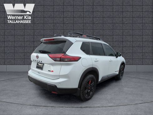 Used 2025 Nissan Rogue SV image 5