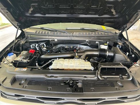 Used 2024 Ford Expedition XLT AWD/4WD image 12