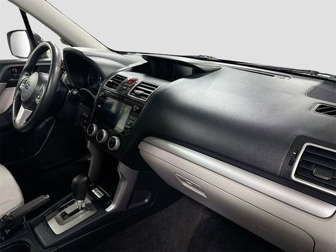 Used 2017 Subaru Forester 2.5i Premium image 29