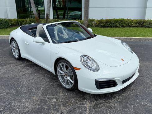 Used 2018 Porsche 911 Carrera image 3