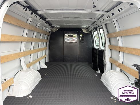 Used 2025 Chevrolet Express 2500 w/ Driver Convenience Package RWD image 5