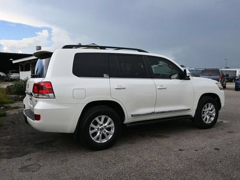 Used 2018 Toyota Land Cruiser AWD/4WD image 16