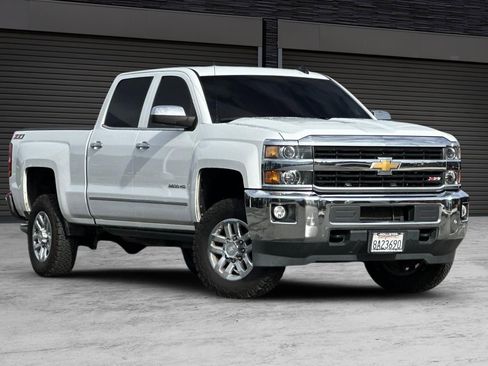 Used 2015 Chevrolet Silverado 2500 LTZ w/ LTZ Plus Package image 2