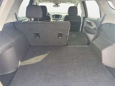 Used 2024 GMC Terrain SLE image 25