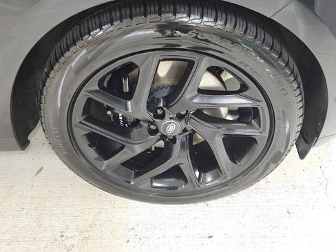 Used 2024 Land Rover Range Rover Sport SE AWD/4WD image 9