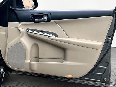 Used 2013 Toyota Camry XLE image 24