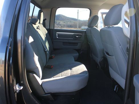 Used 2018 RAM 1500 Classic SLT image 40