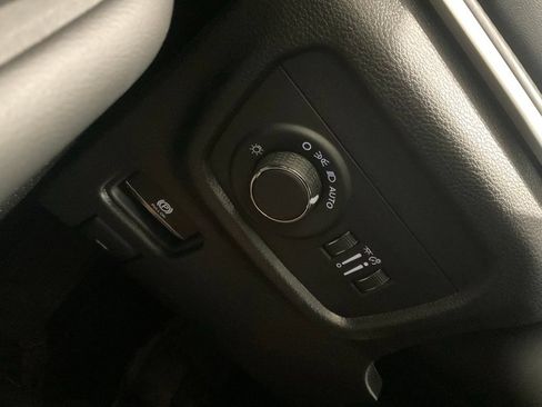 Used 2025 Jeep Grand Cherokee L Altitude AWD/4WD image 10