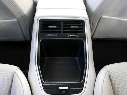 Used 2018 Porsche Panamera 4 AWD/4WD image 41