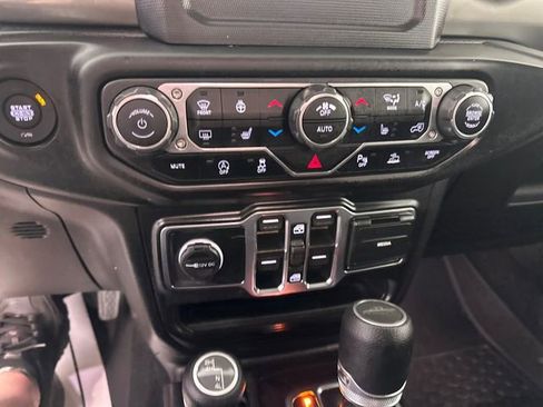 Used 2021 Jeep Gladiator Overland w/ LED Lighting Group AWD/4WD image 30