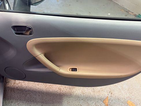 Used 2006 Pontiac Solstice Convertible w/ Premium Package image 18