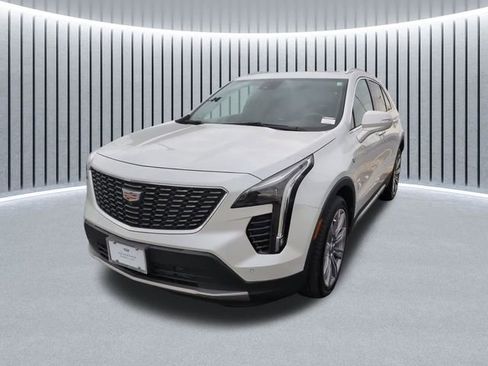 Used 2023 Cadillac XT4 Premium Luxury w/ Technology Package AWD/4WD image 16