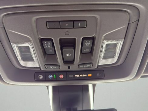 Used 2022 GMC Sierra 3500 Denali image 36