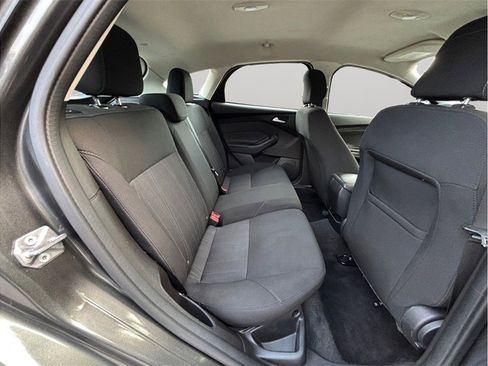 Used 2018 Ford Focus SE image 29