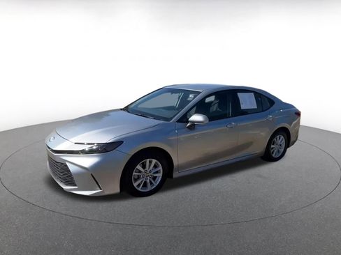 Used 2025 Toyota Camry LE image 8