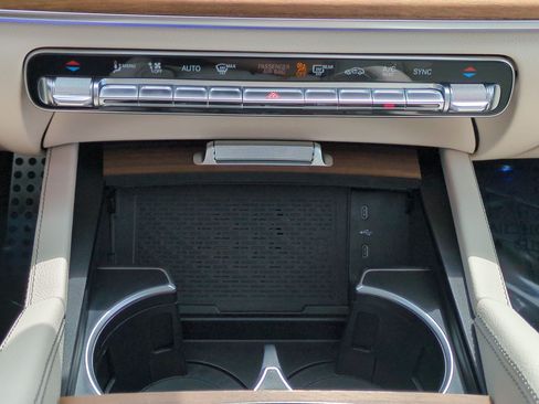 Certified 2026 Mercedes-Benz GLS 450 4MATIC image 26