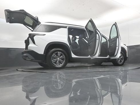 Used 2026 Chevrolet Traverse LT FWD image 63