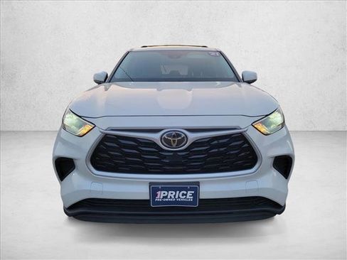 Used 2021 Toyota Highlander L image 2