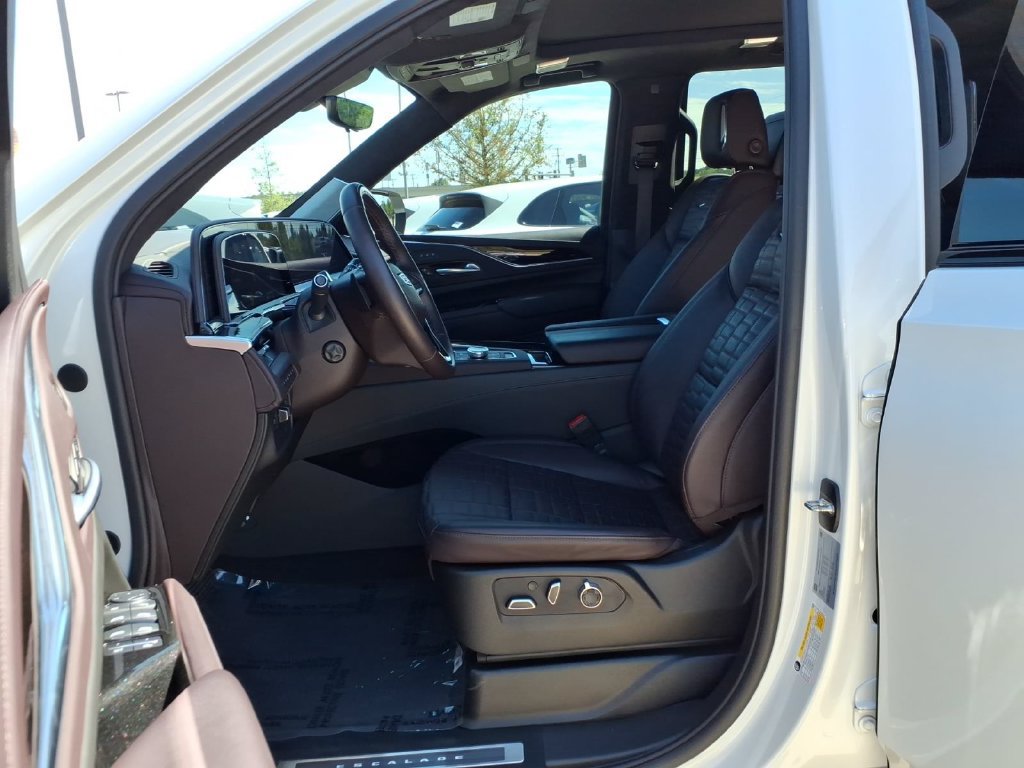 Used 2024 Cadillac Escalade Sport Platinum w/ LPO, ONYX Package AWD/4WD image 19
