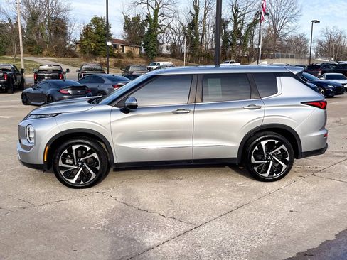 Used 2022 Mitsubishi Outlander ES FWD image 3