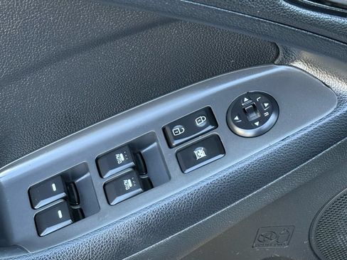 Used 2018 Kia Forte S w/ S Technology Plus Package FWD image 17