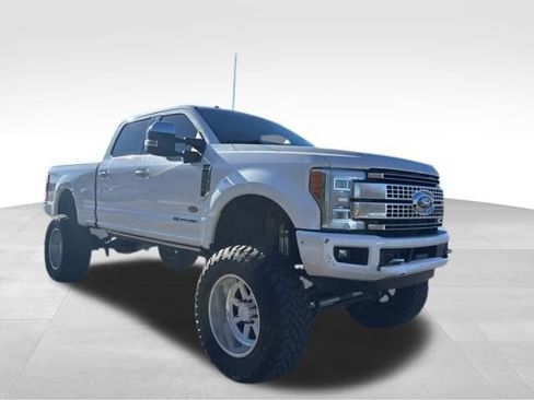 Used 2017 Ford F250 Platinum w/ Platinum Ultimate Package image 6