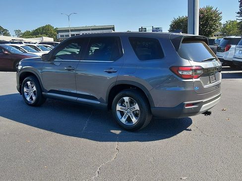 Used 2025 Honda Pilot EX-L image 6
