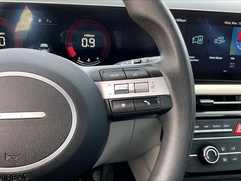 Certified 2025 Hyundai Tucson SE image 25