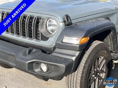Used 2025 Jeep Wrangler Sport AWD/4WD image 10