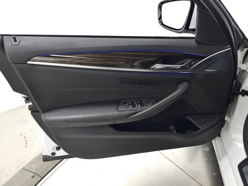 Used 2018 BMW 530i xDrive w/ Premium Package image 11