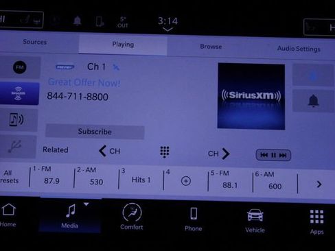 Used 2024 Chrysler Pacifica Touring-L image 36