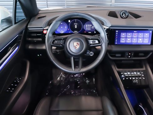 Used 2025 Porsche Macan 4 Electric AWD/4WD image 15