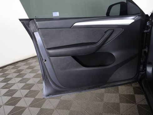 Used 2023 Tesla Model Y Long Range AWD/4WD image 22