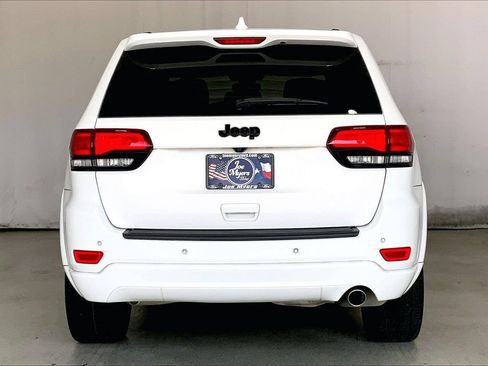 Used 2019 Jeep Grand Cherokee Altitude RWD image 3