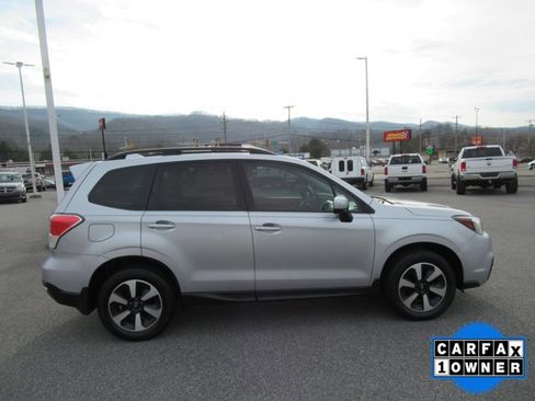 Used 2017 Subaru Forester 2.5i Premium image 2