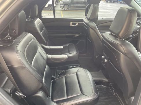 Used 2020 Ford Explorer XLT w/ Equipment Group 202A image 15