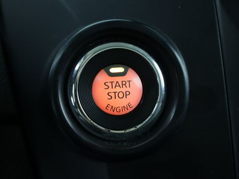 Used 2022 Nissan Titan SV RWD image 21