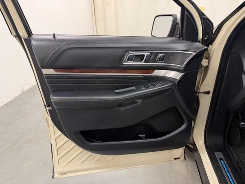 Used 2018 Ford Explorer Platinum AWD/4WD image 21