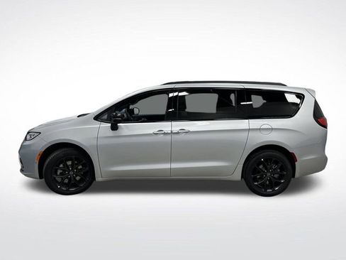 New 2026 Chrysler Pacifica Limited w/ S Appearance Package image 13