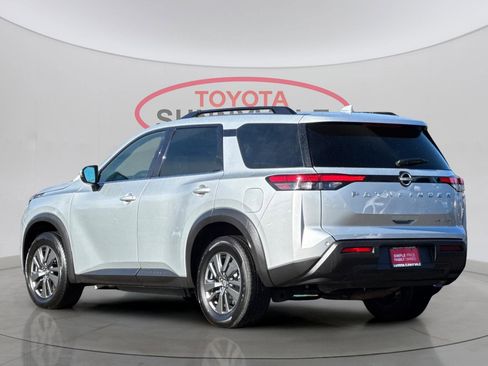 Used 2024 Nissan Pathfinder SV image 7