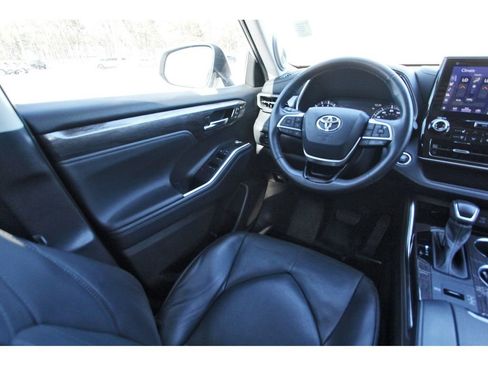 Used 2022 Toyota Highlander Platinum image 11