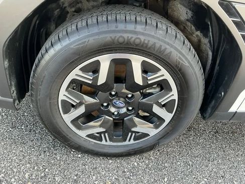 Certified 2025 Subaru Forester Premium AWD/4WD image 9