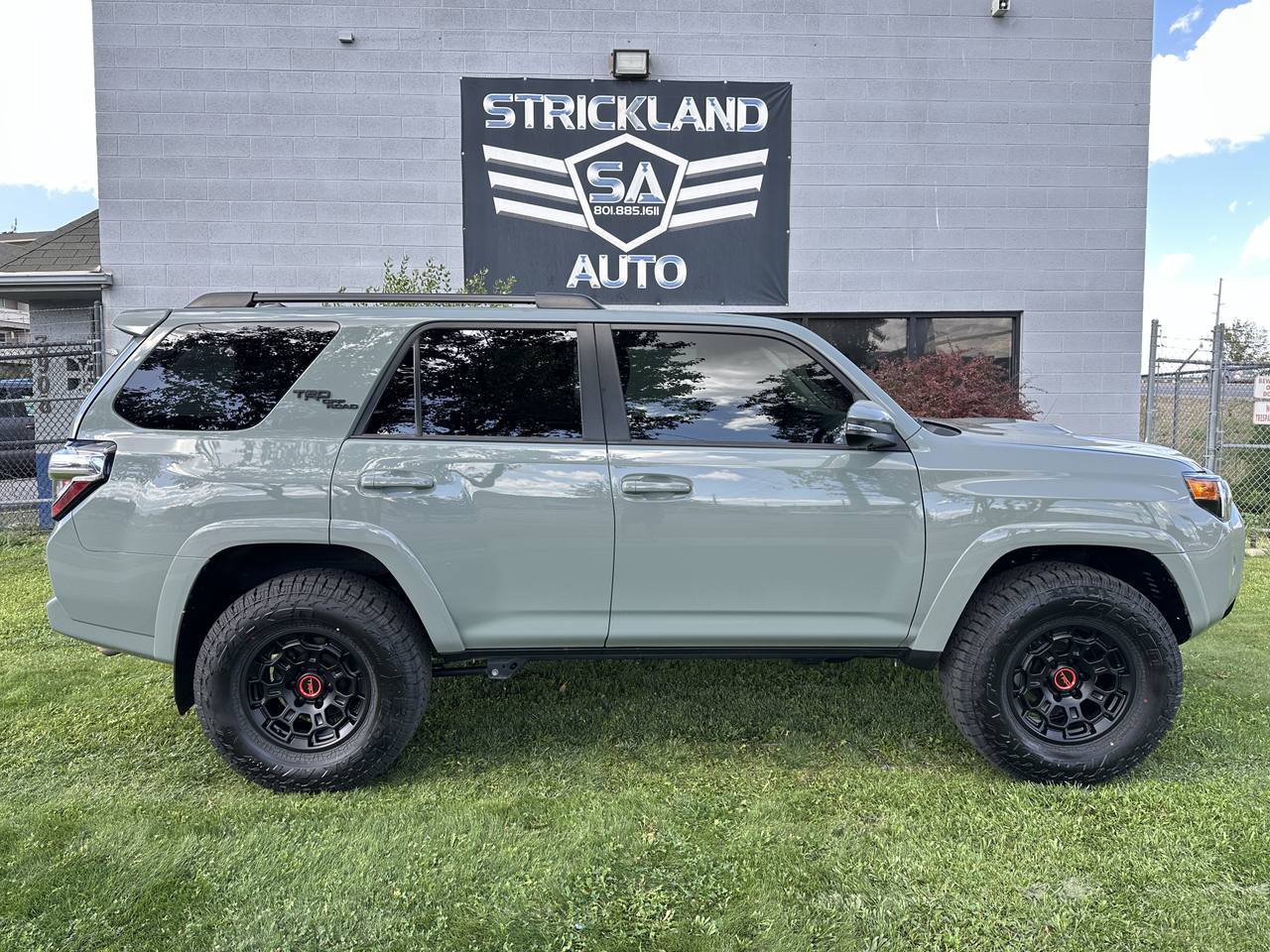 Used 2023 Toyota 4Runner TRD Off-Road Premium w/ Off Road Premium Plus Package AWD/4WD image 5