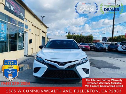 Used 2019 Toyota Camry SE FWD image 6