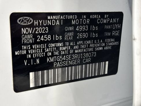 Used 2024 Genesis G70 3.3T Advanced w/ Sport Prestige Package image 37