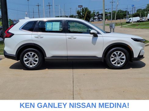 Used 2023 Honda CR-V LX image 2