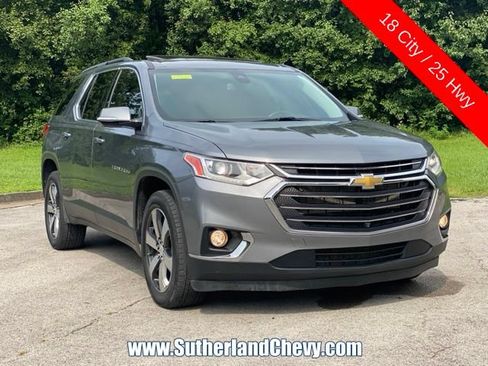 Used 2020 Chevrolet Traverse LT w/ LT Premium Package FWD image 9
