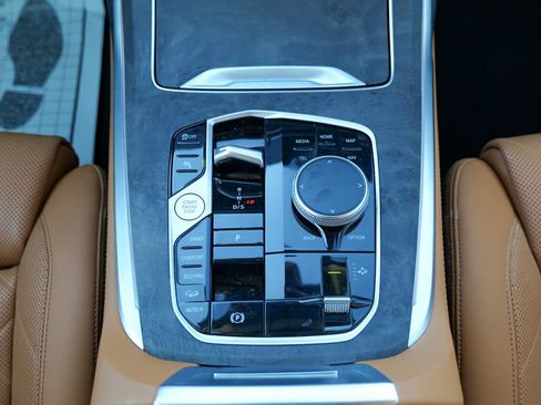 Used 2023 BMW X7 xDrive40i w/ Premium Package image 49