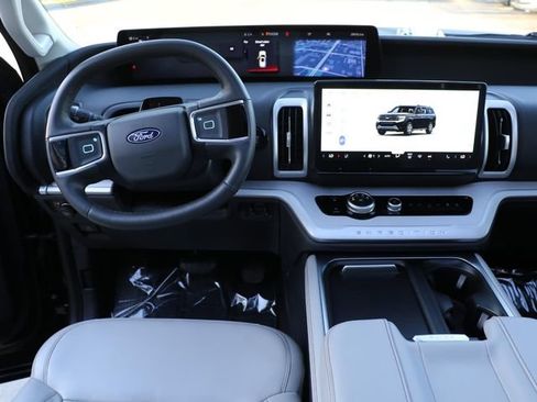 Used 2025 Ford Expedition Active AWD/4WD image 18