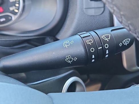 Used 2018 Jeep Renegade Latitude image 21